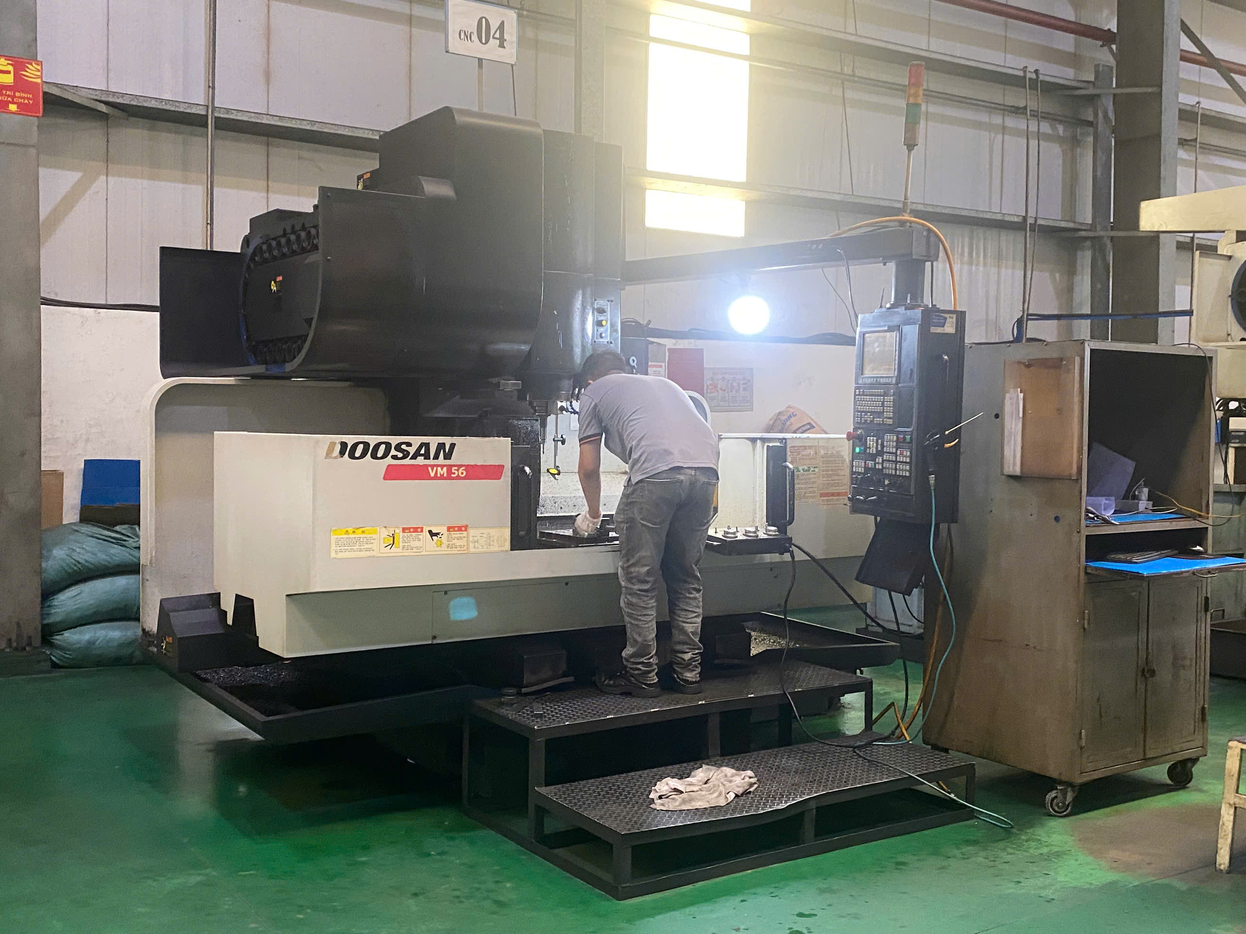 CNC milling machine 4